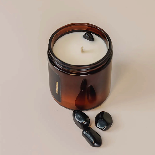 Coconut and vanilla crystal candle with Obsidian for protection, hand-poured in small batches with natural soy wax
